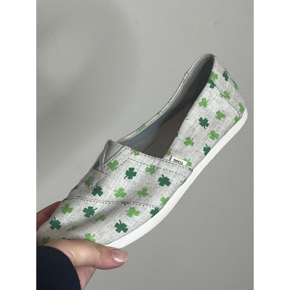 Toms Lucky Slip On Women's Shoes  Size 6